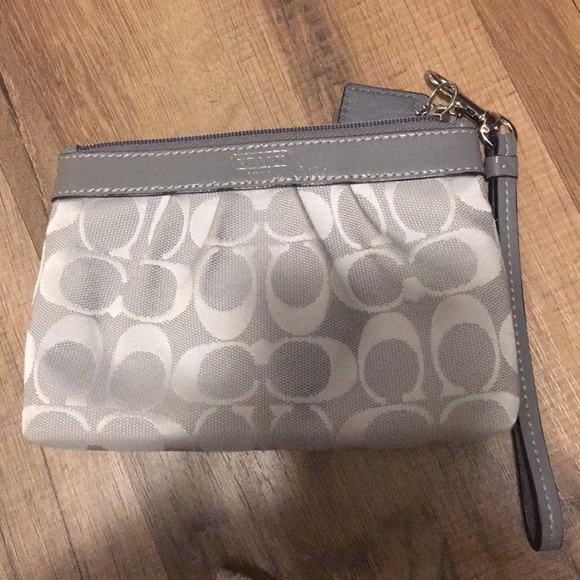 Coach wristlet - Picture 6 of 6